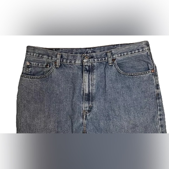 Mens Levi's 550 Relaxed Fit Blue Jeans 40 x 30 Measures 39 × 29.5 Medium Wash - Picture 4 of 8